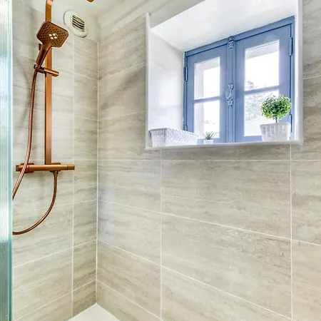L'escapade - Parking Gratuit - Wifi - Climatisation - Proche Cite - Equipee Apartment