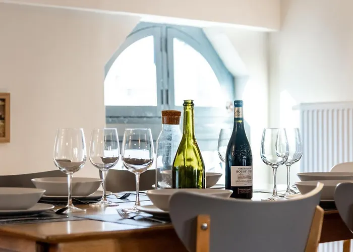 L'escapade - Parking Gratuit - Wifi - Climatisation - Proche Cite - Equipee Apartment